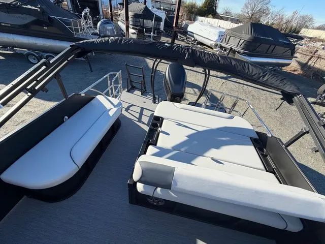 Slide: The Image of Godfrey Sweetwater 2286 SFLC - Suzuki 250 SS 2026 - 7