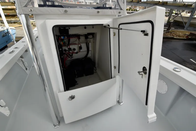 Slide: The Image of Pair Customs 24 Center Console DV 2023 - 10