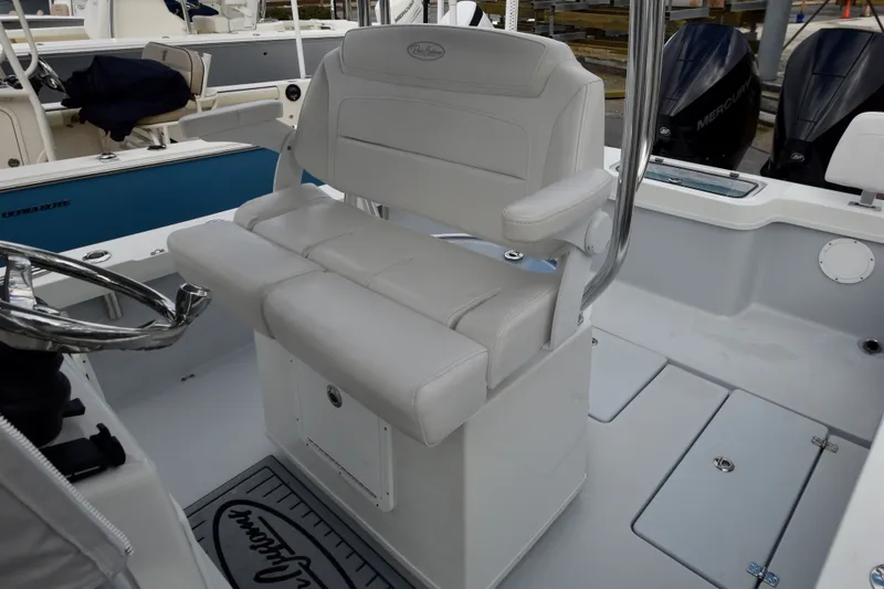Slide: The Image of Pair Customs 24 Center Console DV 2023 - 16