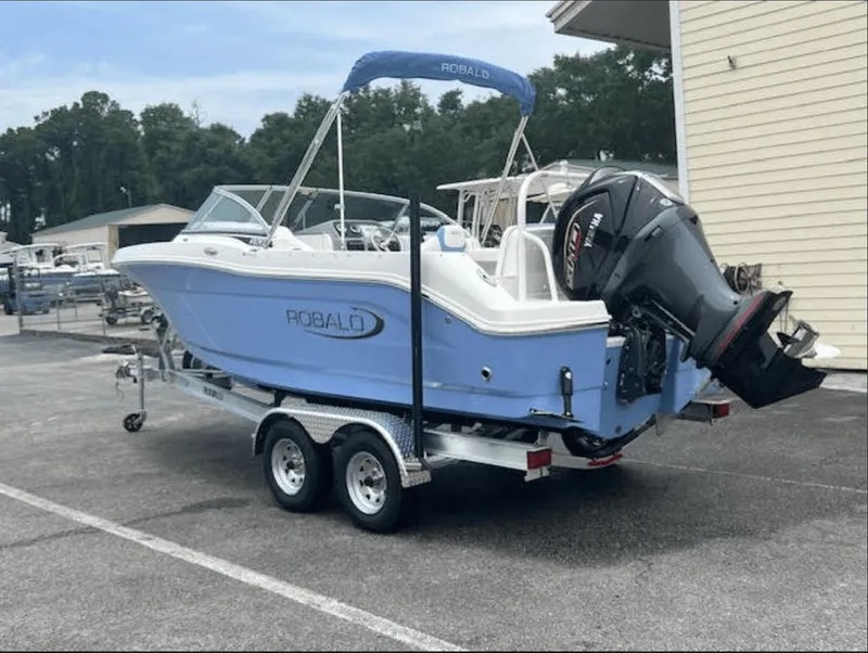 Slide: The Image of Robalo 207 Dual Console 2023 - 1