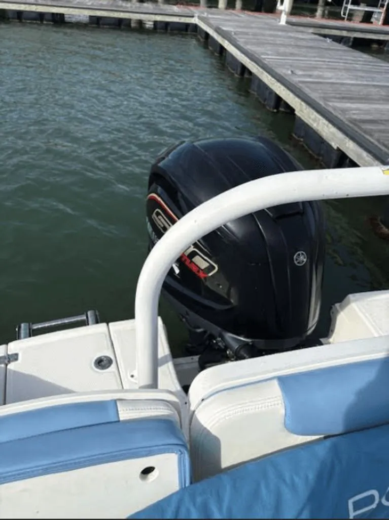 Slide: The Image of Robalo 207 Dual Console 2023 - 10