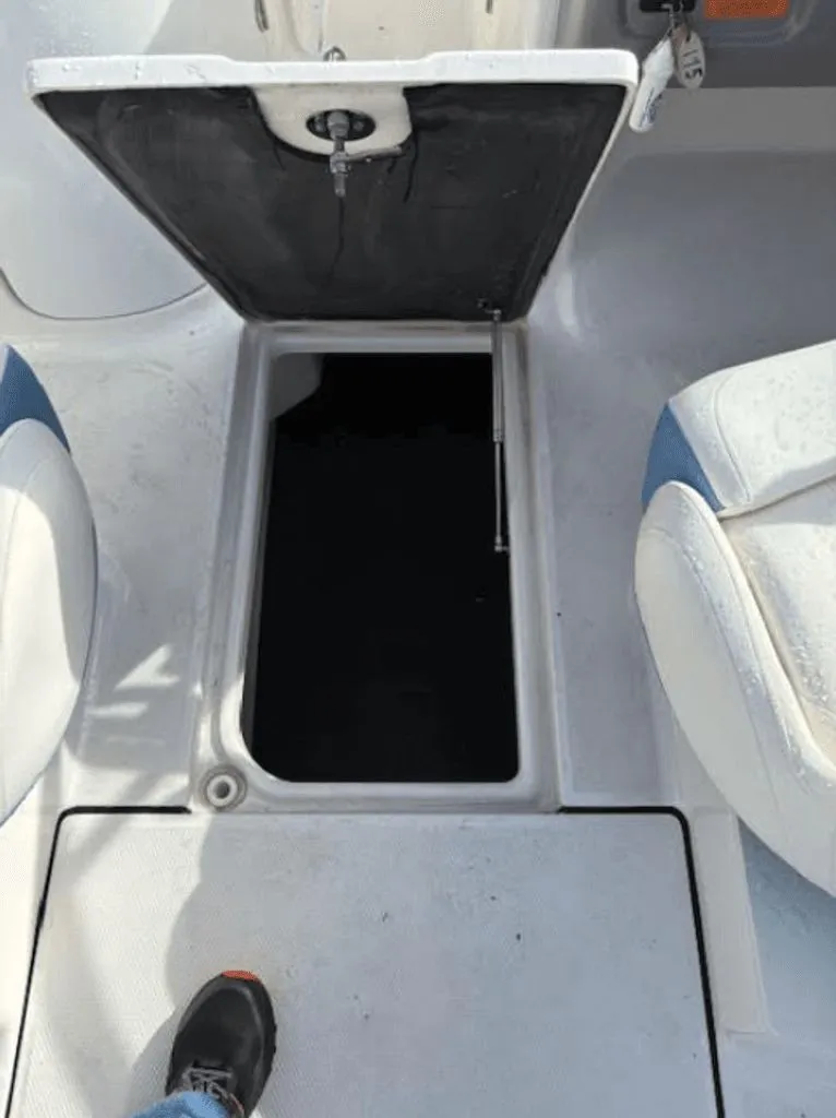 Slide: The Image of Robalo 207 Dual Console 2023 - 11