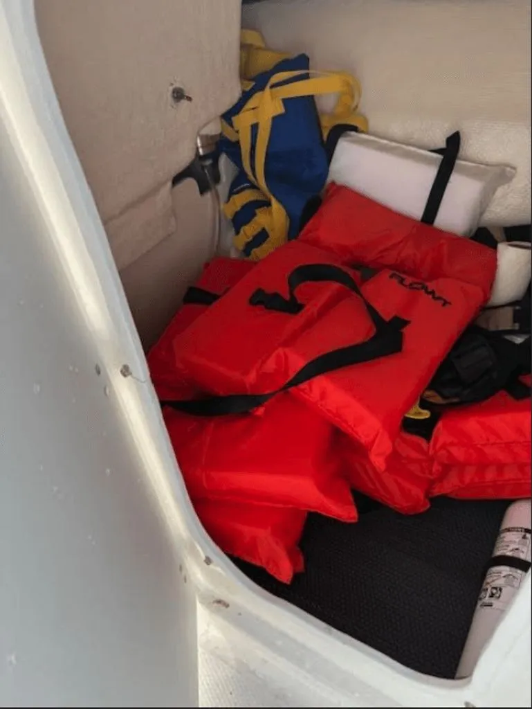 Slide: The Image of Robalo 207 Dual Console 2023 - 13