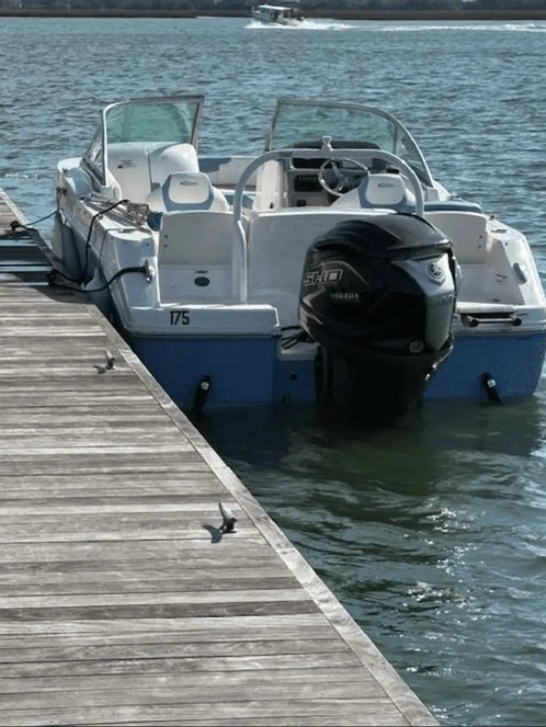 Slide: The Image of Robalo 207 Dual Console 2023 - 4