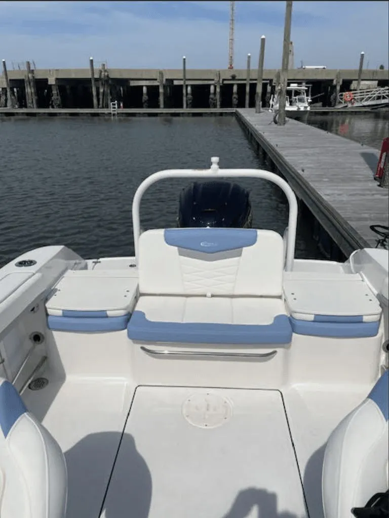 Slide: The Image of Robalo 207 Dual Console 2023 - 7