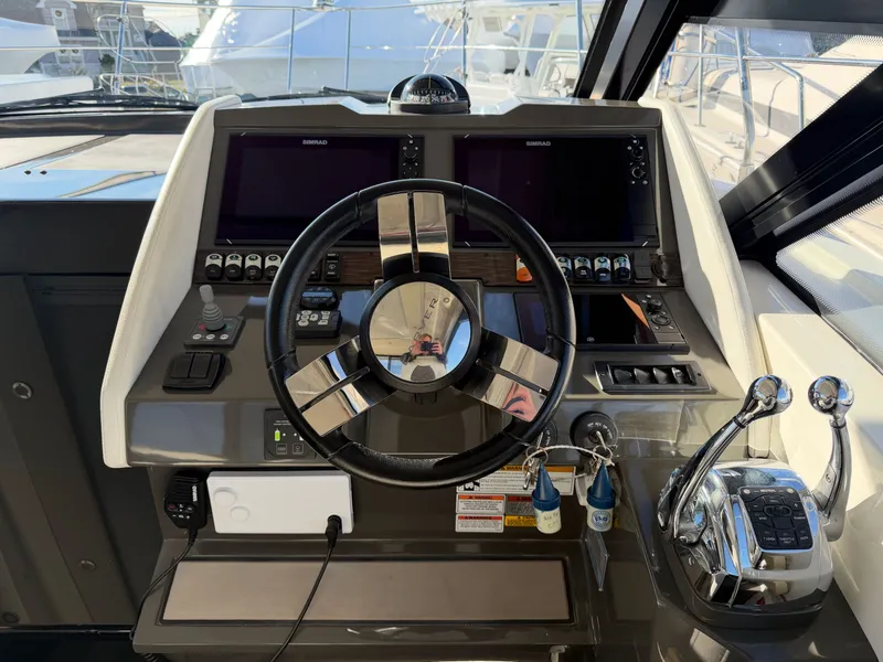 Slide: The Image of Carver Yachts C34 Coupe 2019 - 4