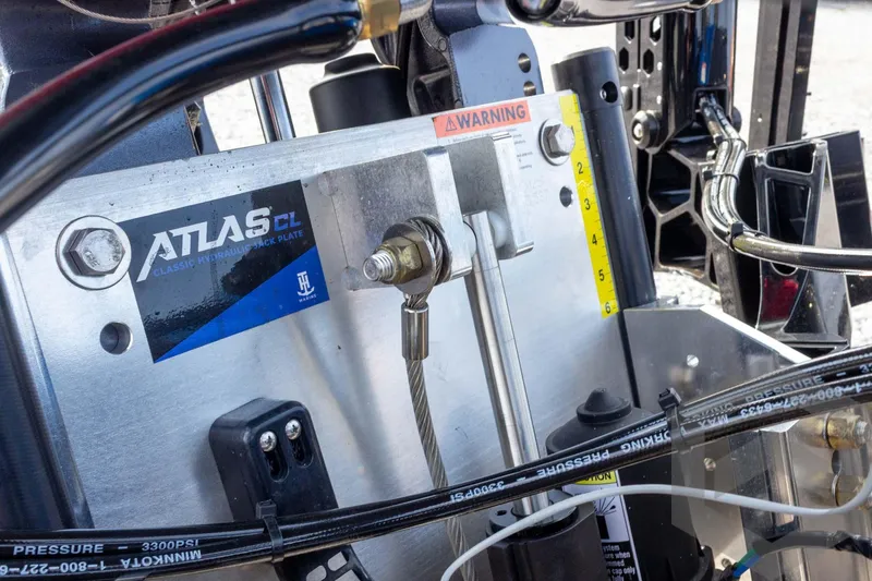 Slide: The Image of Close-up of Atlas CL hydraulic jack plate on 2026 Skeeter ZXE21 boat. - 27