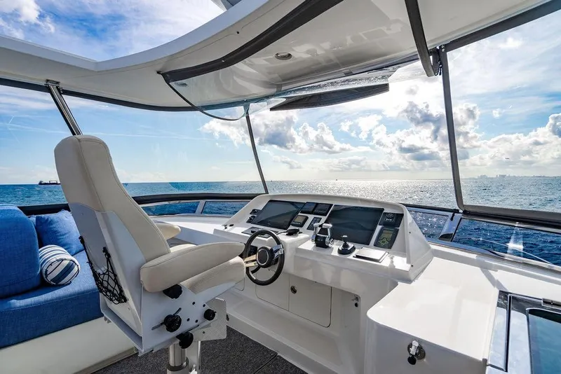 Slide: The Image of Luxurious Lanzarote Ventuno 73 yacht interior with ocean view, 2013 model. - 35