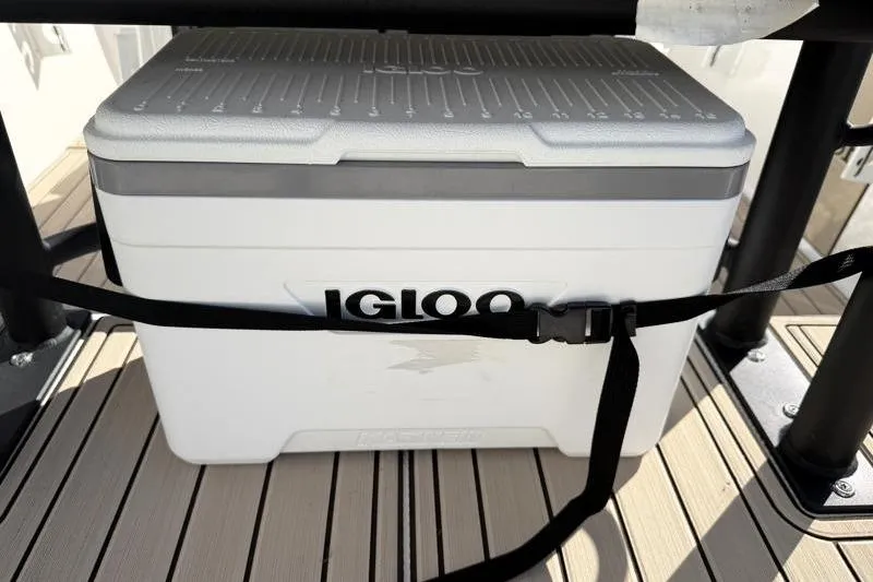 Slide: The Image of Igloo cooler secured on 2024 Yamaha Boats 222 FSH Sport deck. - 43