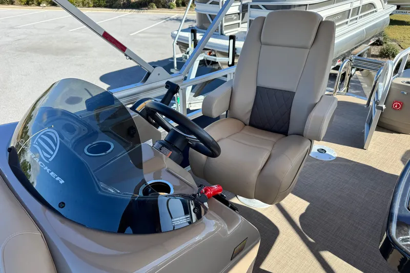 Slide: The Image of 2023 Sun Tracker Fishin' Barge 20 DLX captain's chair and helm, featuring sleek design. - 16