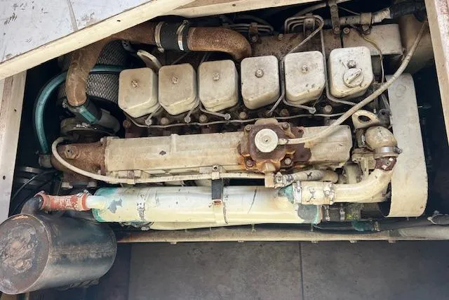 Slide: The Image of 1985 Sunnfjord 40 engine, detailed view of components and connections. - 26