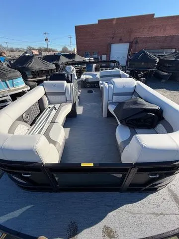 Slide: The Image of Godfrey Monaco 235 SFL - Yamaha 300 2026 - 4