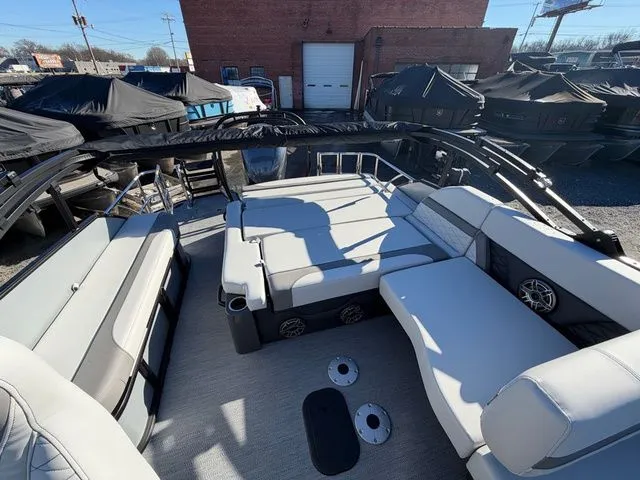 Slide: The Image of Godfrey Monaco 235 SFL - Yamaha 300 2026 - 5