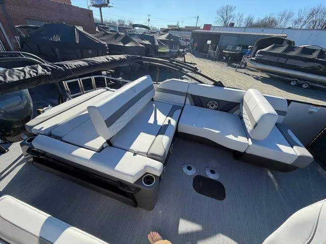 Slide: The Image of Godfrey Monaco 235 SFL - Yamaha 300 2026 - 6