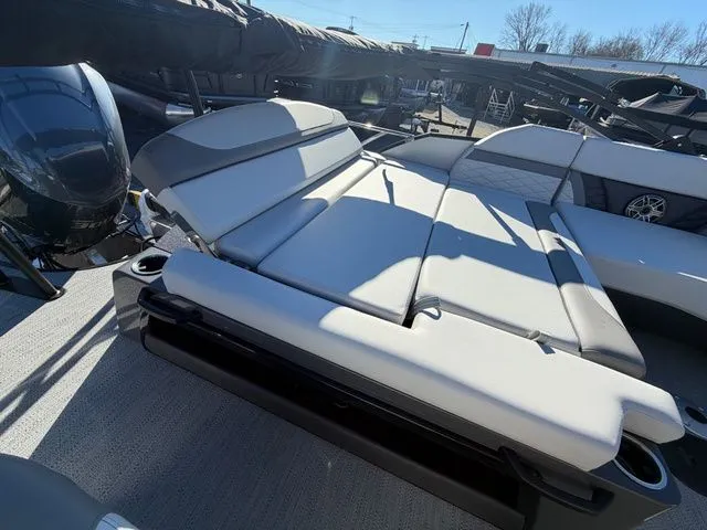 Slide: The Image of Godfrey Monaco 235 SFL - Yamaha 300 2026 - 7