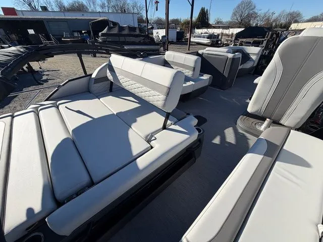 Slide: The Image of Godfrey Monaco 235 SFL - Yamaha 300 2026 - 8