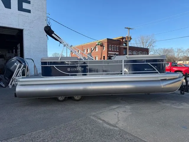 Slide: The Image of Godfrey Sweetwater 2286 SBX - 150 HP Yamaha 2026 - 3