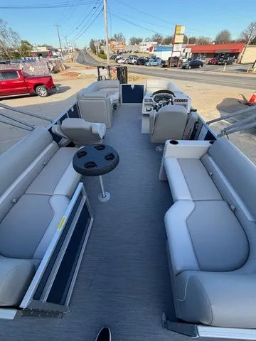 Slide: The Image of Godfrey Sweetwater 2286 SBX - 150 HP Yamaha 2026 - 9