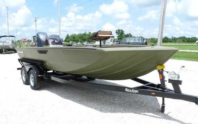 Slide: The Image of SeaArk Shadow 20 V 2025 - 5