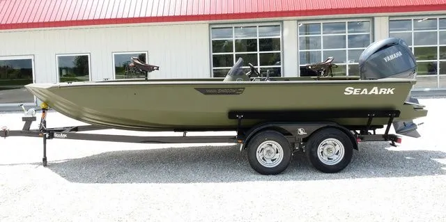 Slide: The Image of SeaArk Shadow 20 V 2025 - 7