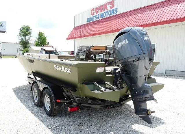 Slide: The Image of SeaArk Shadow 20 V 2025 - 8