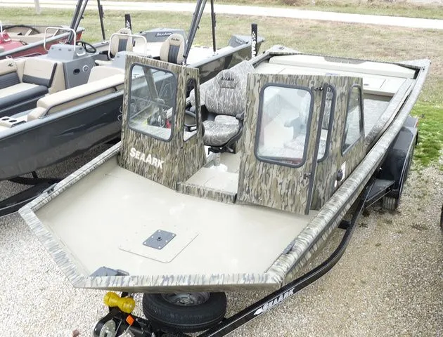 The Image of SeaArk 2072 MV Flat Cat Package 2026 - 1