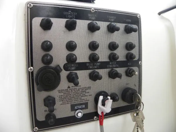 Slide: The Image of Wellcraft 270 Coastal I/O 2001 - 7