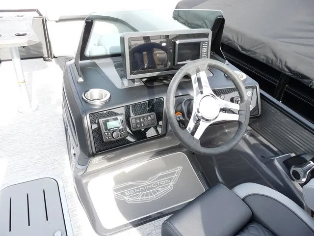 Slide: The Image of Bennington 22MSB Tritoon 2026 - 10