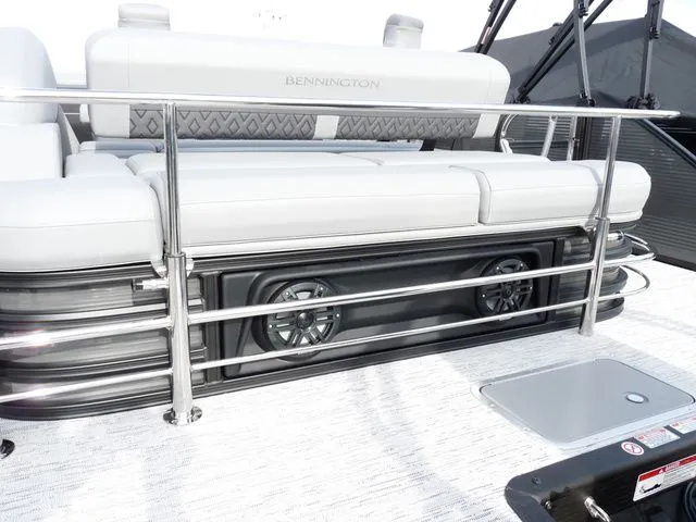 Slide: The Image of Bennington 22MSB Tritoon 2026 - 12