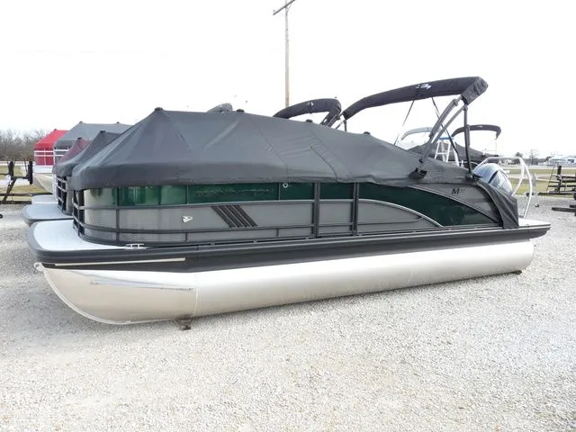 Slide: The Image of Bennington 22MSB Tritoon 2026 - 15