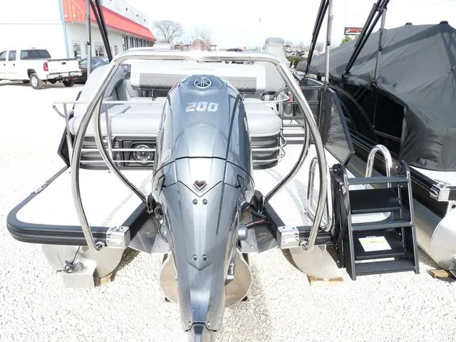 Slide: The Image of Bennington 22MSB Tritoon 2026 - 3