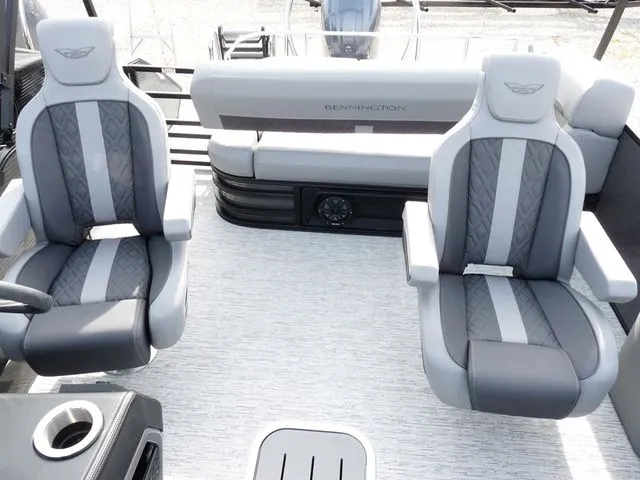 Slide: The Image of Bennington 22MSB Tritoon 2026 - 9