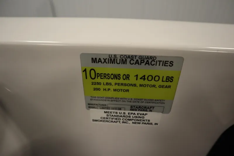 Slide: The Image of 2015 Starcraft 1915 OB Limited boat capacity label, 10 persons or 1400 lbs, 200 HP motor. - 28