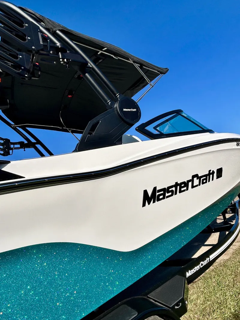 Slide: The Image of MasterCraft XT22 2026 - 10