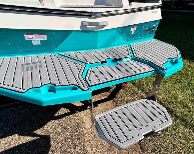 Slide: The Image of MasterCraft XT22 2026 - 12