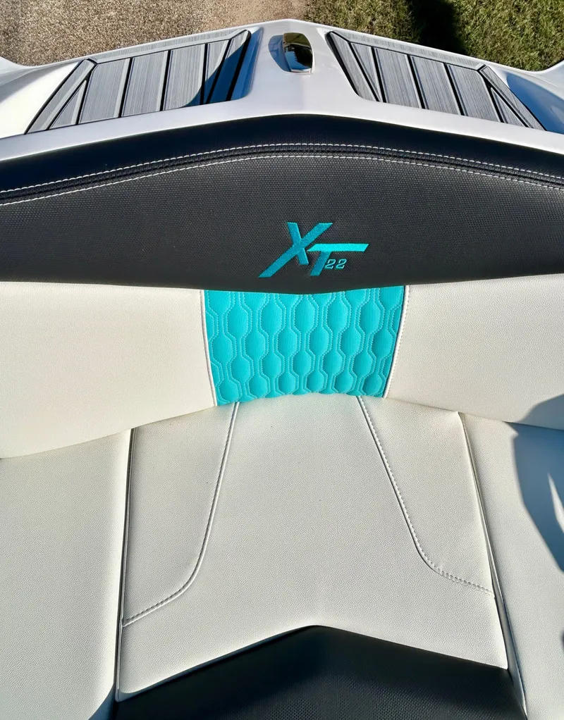 Slide: The Image of MasterCraft XT22 2026 - 15