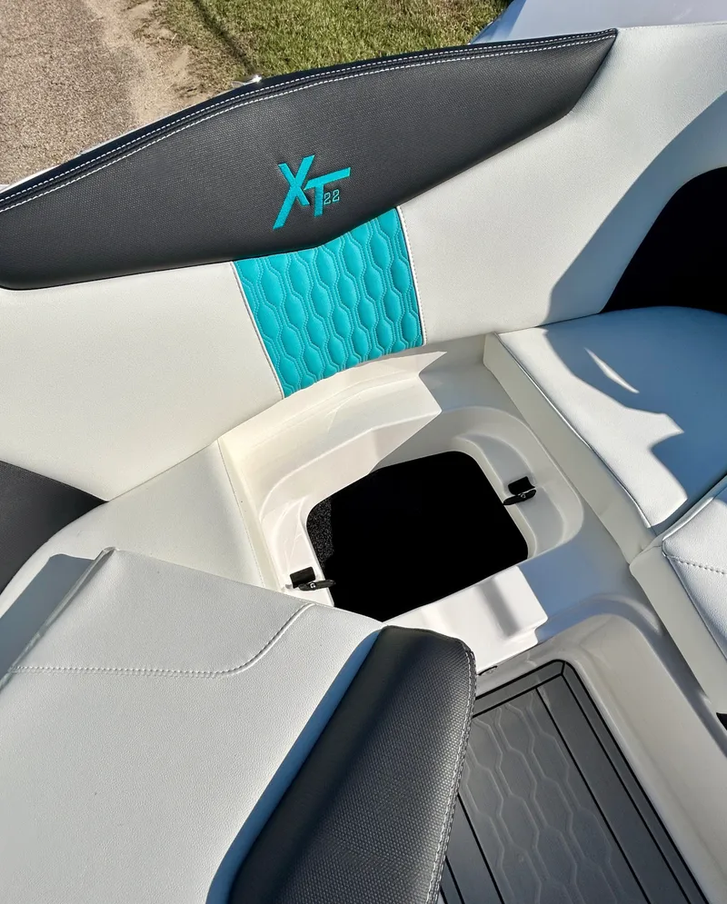 Slide: The Image of MasterCraft XT22 2026 - 17