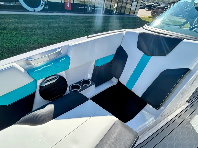 Slide: The Image of MasterCraft XT22 2026 - 19