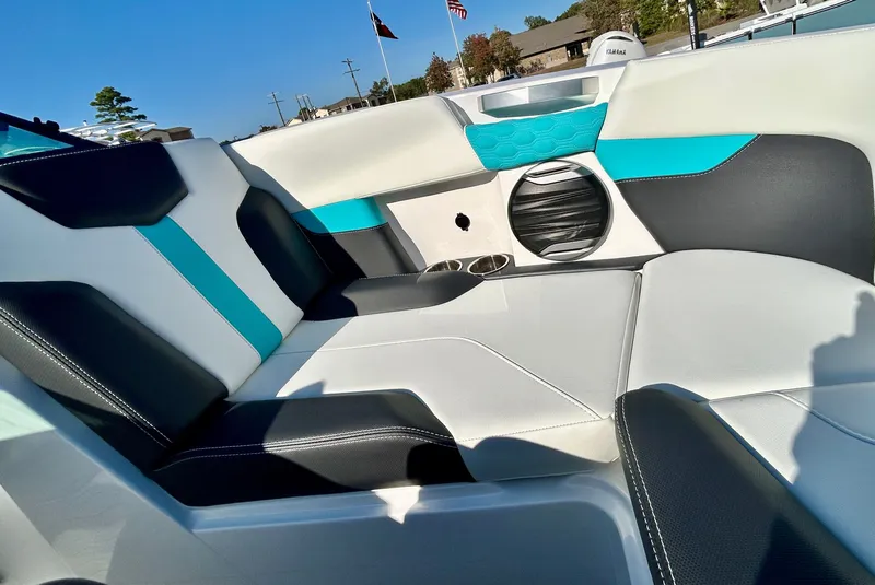 Slide: The Image of MasterCraft XT22 2026 - 20