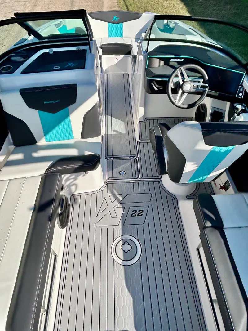 Slide: The Image of MasterCraft XT22 2026 - 22