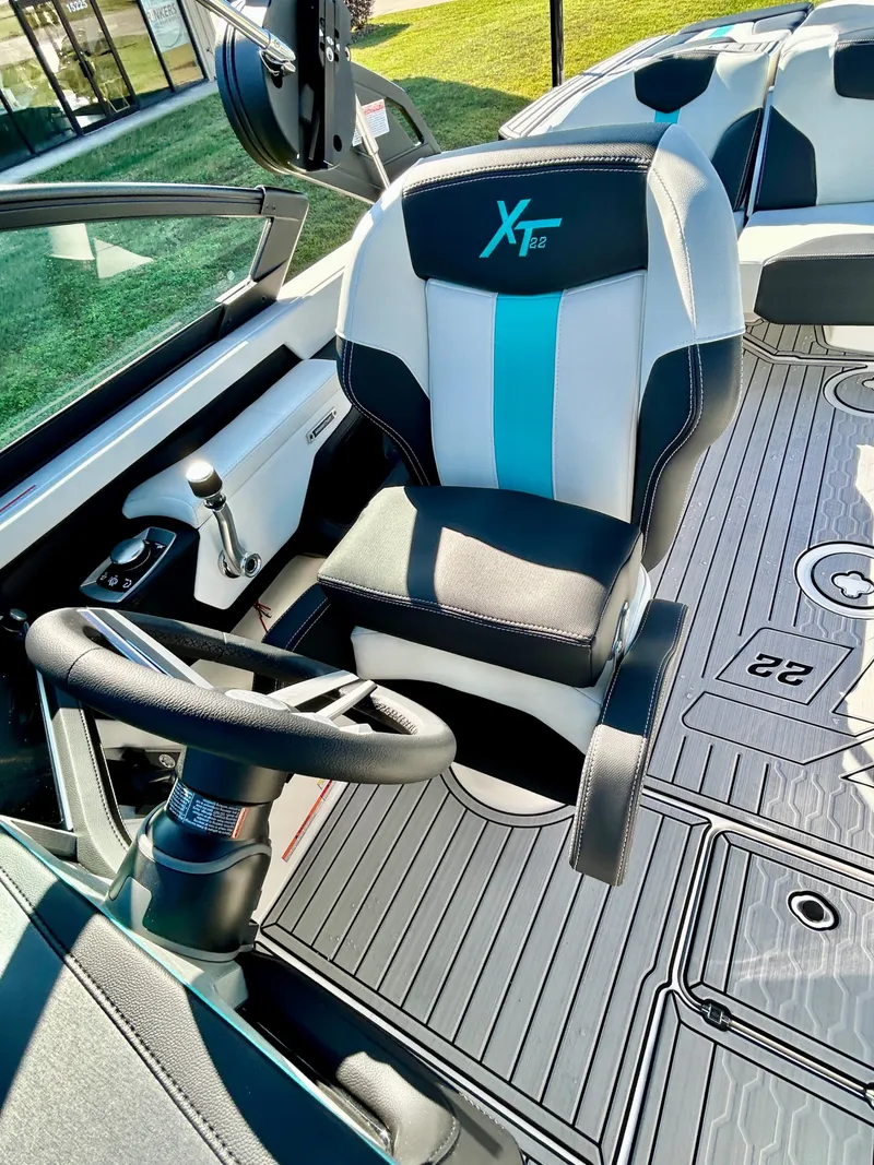 Slide: The Image of MasterCraft XT22 2026 - 24