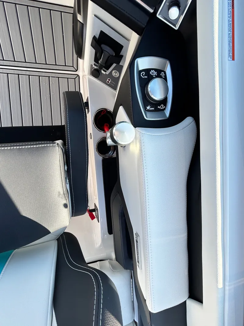 Slide: The Image of MasterCraft XT22 2026 - 28