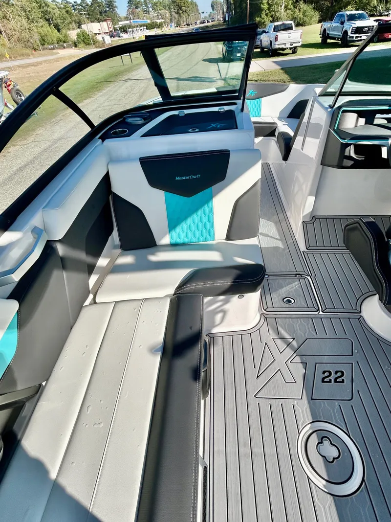 Slide: The Image of MasterCraft XT22 2026 - 30