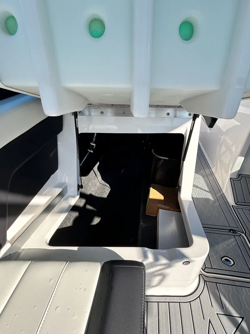 Slide: The Image of MasterCraft XT22 2026 - 34