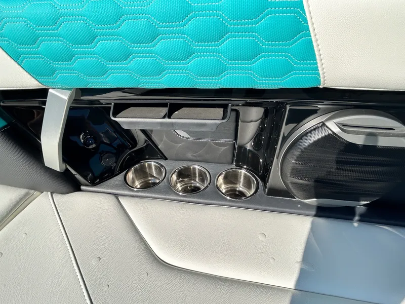 Slide: The Image of MasterCraft XT22 2026 - 39