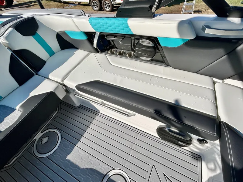 Slide: The Image of MasterCraft XT22 2026 - 41