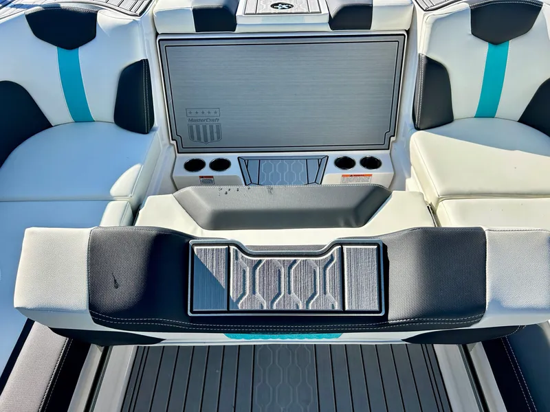 Slide: The Image of MasterCraft XT22 2026 - 43