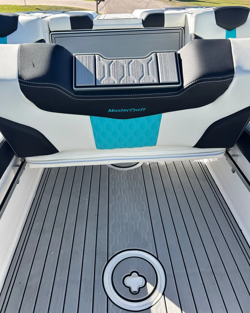 Slide: The Image of MasterCraft XT22 2026 - 44