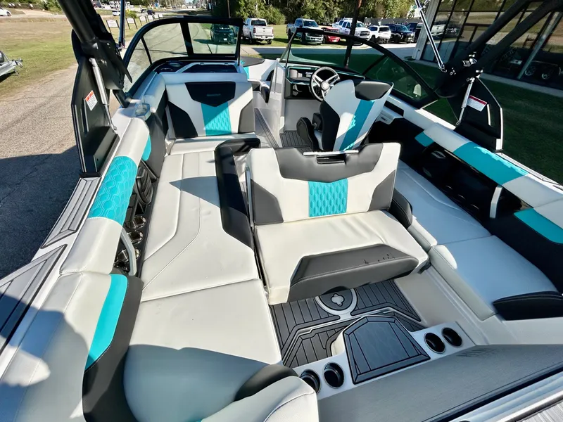 Slide: The Image of MasterCraft XT22 2026 - 45