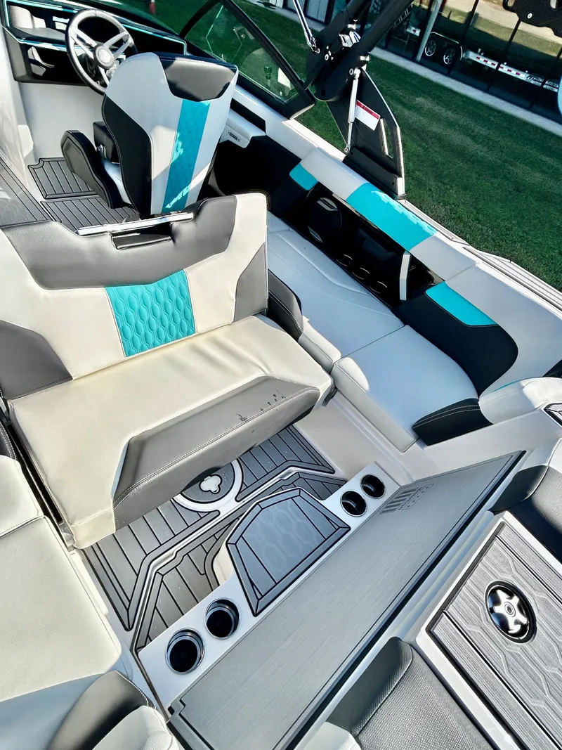 Slide: The Image of MasterCraft XT22 2026 - 46